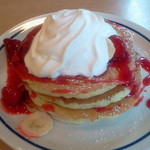 IHOP - ストロベリーパンケーキ