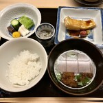 道人 - ご飯　お味噌汁　白甘鯛梅煮　雑魚　お漬物