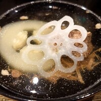 肉割烹 赤坂ゆうが - お吸い物は牛出汁。