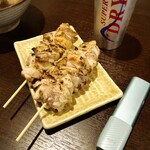 小料理おかげさん - 鳥串♩比較に置いた電子タバコで大きさ比較〜笑