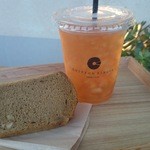 CHIFFON KINUYA - テイクアウトの自家製水出しアイスティーとカフェオレヘーゼルナッツシフォン