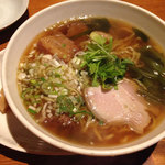 十六房 - 醤油拉麺。