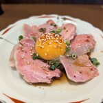 炭火焼肉ホルモンしま田 - タン生（780円）