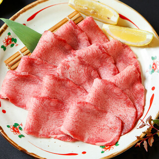 부드러운 부위를 엄선한 상급 혀◆3종을 비교해서 맛볼 수 있는 한 접시