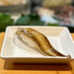 寿し辰 - 今日の穴子は大きくはないが、寿し辰っつぁんのはタレが絶妙すぎる♡