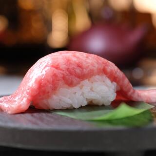 「神戸牛別格希少部位中トロ寿司」とろける食感と美味しさ
