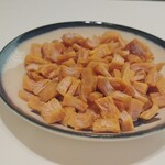 KOBAYASHI - これを手作業で細かく裂いていく。。