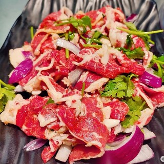 ご飯にもお酒にも合う！モンゴル名物の味付けラムロースト