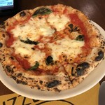 Pizzeria Bakka M'unica - ランチマルゲリータ（サラダ付き）：１３３０円