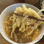 極太濁流ラーメン ら・けいこ - ぐりぐり極太麺