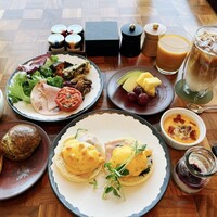 ザ タヴァン グリル＆ラウンジ - 