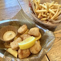 THE WHARF HOUSE YAMASHITA KOEN - ビアにはもちろん！なフィッシュ&チップス〜
                    フレンチフライは追加オーダーです^_^