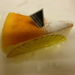 モンターニュ - チーズケーキ275円（税抜）