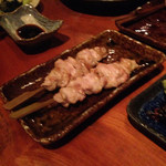 地鶏炭火焼・旬菜 白角屋 - モモ(ピンボケ)