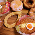 ミスタードーナツ - 料理写真:ザクもっちドッグ タマゴ313円＋ハニーチュロ172円＋オールドファッションハニー183円＋ザクもっちドッグ 欧州カレー313円＋エンゼルクリーム183円＋オールドファッション172円＋ポン・デ・リング172円