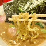 家系ラーメン 王道家直系 修 - 麺は固めでもモチモチ感があって美味しい！
