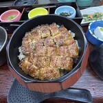 うな壱 - 4切れでこの圧巻　合ってるのか？