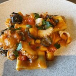 LOGICA - イカとタコ、パブリカのナポリ風トマト煮込みソース”バッケリ”+￥300