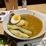 茅乃舎 だしおでん - 夏野菜のおでんカレー ￥1,800（税込）