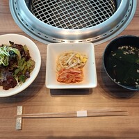 焼肉うしごろ 銀座店 - テーブルセット