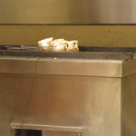 日本料理 太月 - 炭で焼いています。