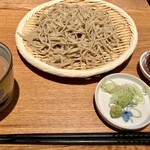 なかやしき - 胡麻ダレ蕎麦だよ！オサレ瓶が辣油です！