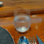 馳走西健一 - ミネラルウォーター