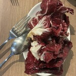 タベルナ・バルボーネ - ラディッキオのサラダ（苦味とアンチョビの塩梅）