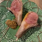 タベルナ・バルボーネ - 仔羊肉（皮目に振った塩の塩梅！ジューシーな肉！なぜかサラッとした脂身！）