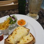 CAFE AUX BACCHANALES