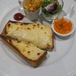 CAFE AUX BACCHANALES