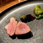 309581684 - 焼き物）平田牧場三元豚肩ロース肉と万願寺唐辛子の炭火焼き｡じっくり焼いて､しっとりジューシーです。