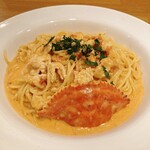 ポポラマーマ - 渡り蟹のトマトクリーム(L)
      20年ほど通っているポポラマーマ。
      消えては復活を繰り返す渡り蟹が、一年足らずで復活したので行ってきた。
      最後の晩餐に選ぶならコレ！ってくらい愛してやまないスパゲティ。