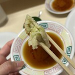 ギョーザ専門店 黒兵衛 - 餡は野菜中心、パンチが効いてて最高に美味い！