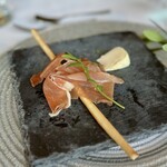 セトレ マリーナびわ湖 - 18ヶ月熟成スペイン産生ハム
                                ツヤコフロマージュと滋賀県産蜂蜜