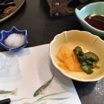 和の食彩 吉楽庵 - 漬物、天ぷら用のおろし、陶板のタレ