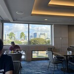 100 Sails Restaurant & Bar - 