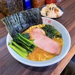 横濱ラーメン あさが家 本店 - 今回はバイプレイヤーに徹したラーメン並1000円濃いめです。
                                小松菜200円も追加してます。