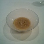 Convivio - 茄子のスープ：グリルで焼いた茄子のうまみを引き出しトスカーナのオリーブオイルを加えたスープ。