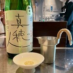 純米酒専門 YATA - お燗でお願いしましたら先に常温で１杯注いでくれました お気が効く