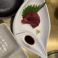 馬刺しと焼き鳥 グルマン三年坂 - 