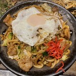 キリンヤ - ホルモンうどんダブル1,600円＋玉子のせ110円
