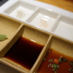 鉄板焼 ひだ - ｽﾃｰｷに。塩は右からﾄﾞｲﾂ､ｵｰｽﾄﾗﾘｱ、ﾌﾗﾝｽ。おすすめはｵｰｽﾄﾗﾘｱの塩だそうです。