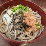 松本蕎麦店 - 薬味を乗せて