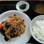 かすみ食堂 - 豚肉 卵 キクラゲの炒めもの