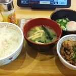 すき家 大和吉岡店 - 牛まぜのっけ朝食ライスミニだけど十分なボリュームです(*σ´ｪ｀)σ