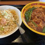 台湾料理 萬福樓 - 料理写真:台湾ラーメンと海老チャーハン