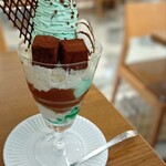 ミルク&パフェ よつ葉ホワイトコージ - 