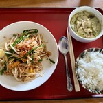CHAWEEWAN - 料理写真:グリーンカレーハーフセット¥1200