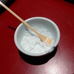 割烹よし田 - よし田さんのオリジナル塩（沖縄産＋外国産のブレンド）